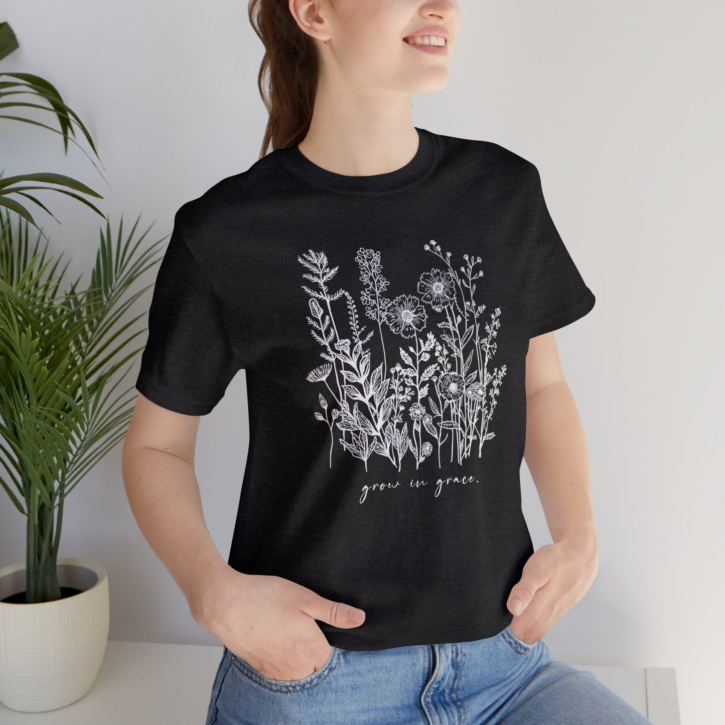 Women's Grow in Grace Graphic Tee - Max Patch Co.