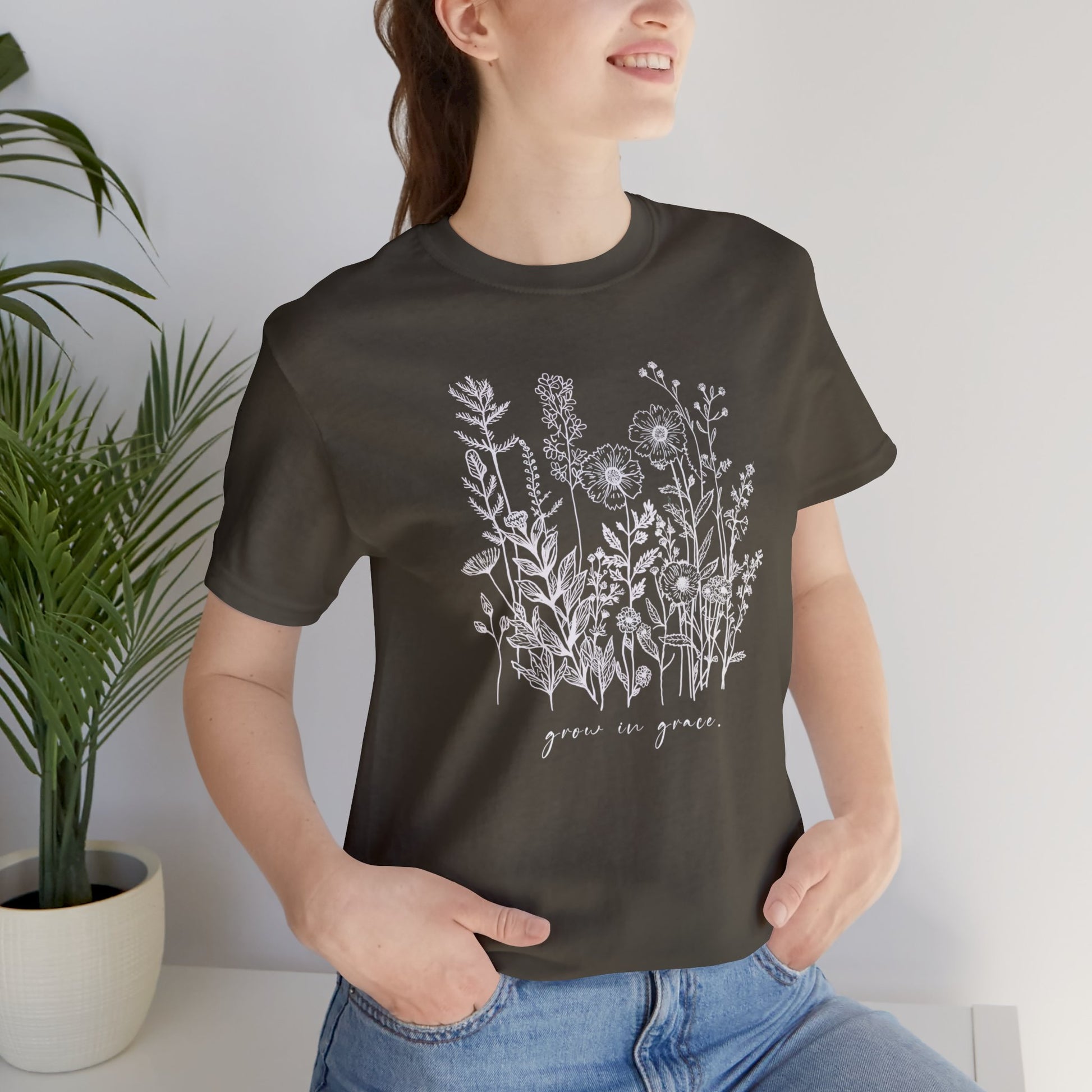 Women's Grow in Grace Graphic Tee - Max Patch Co.